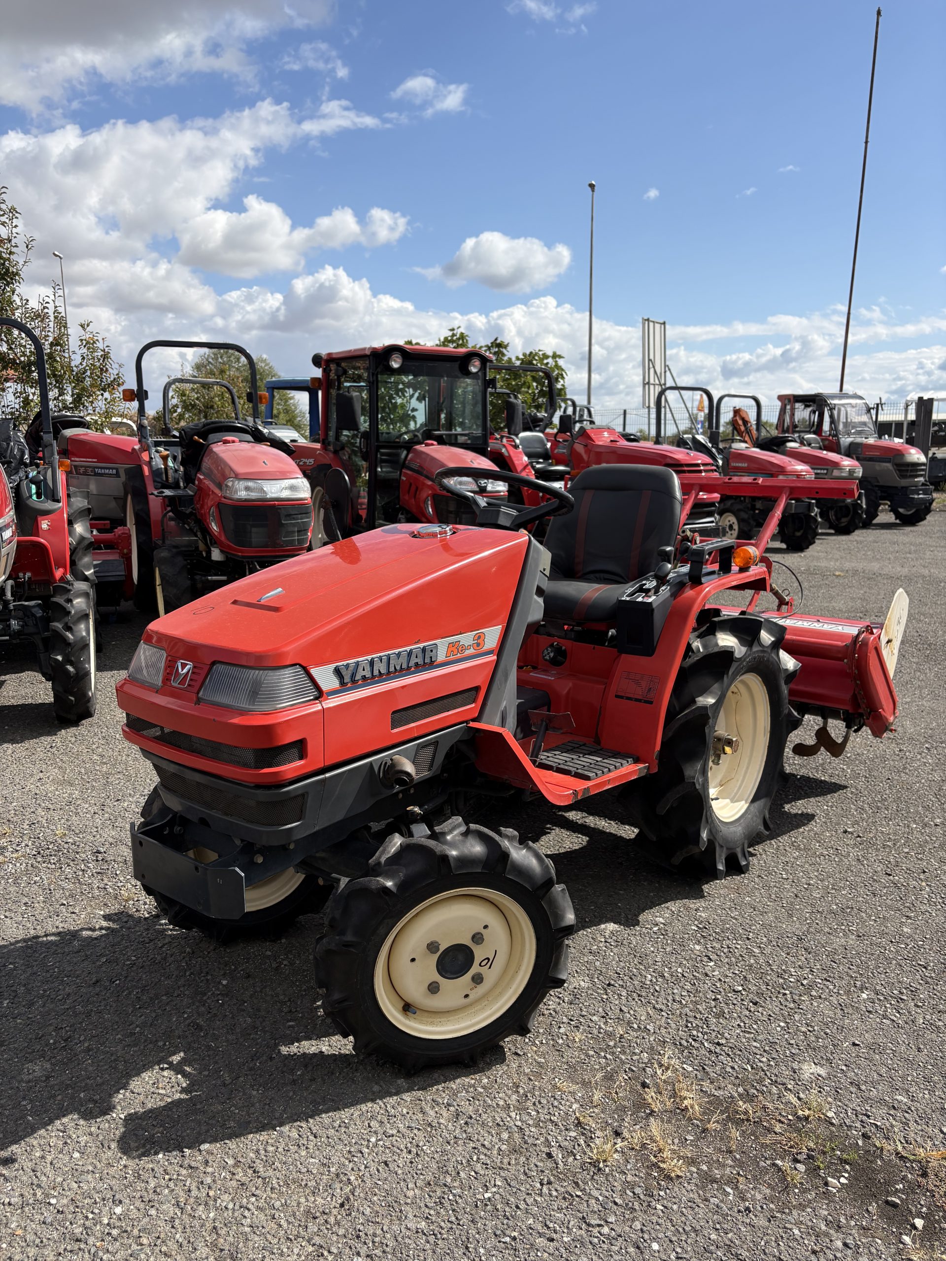 Traktor Yanmar Ke-3(178) - Slika 1