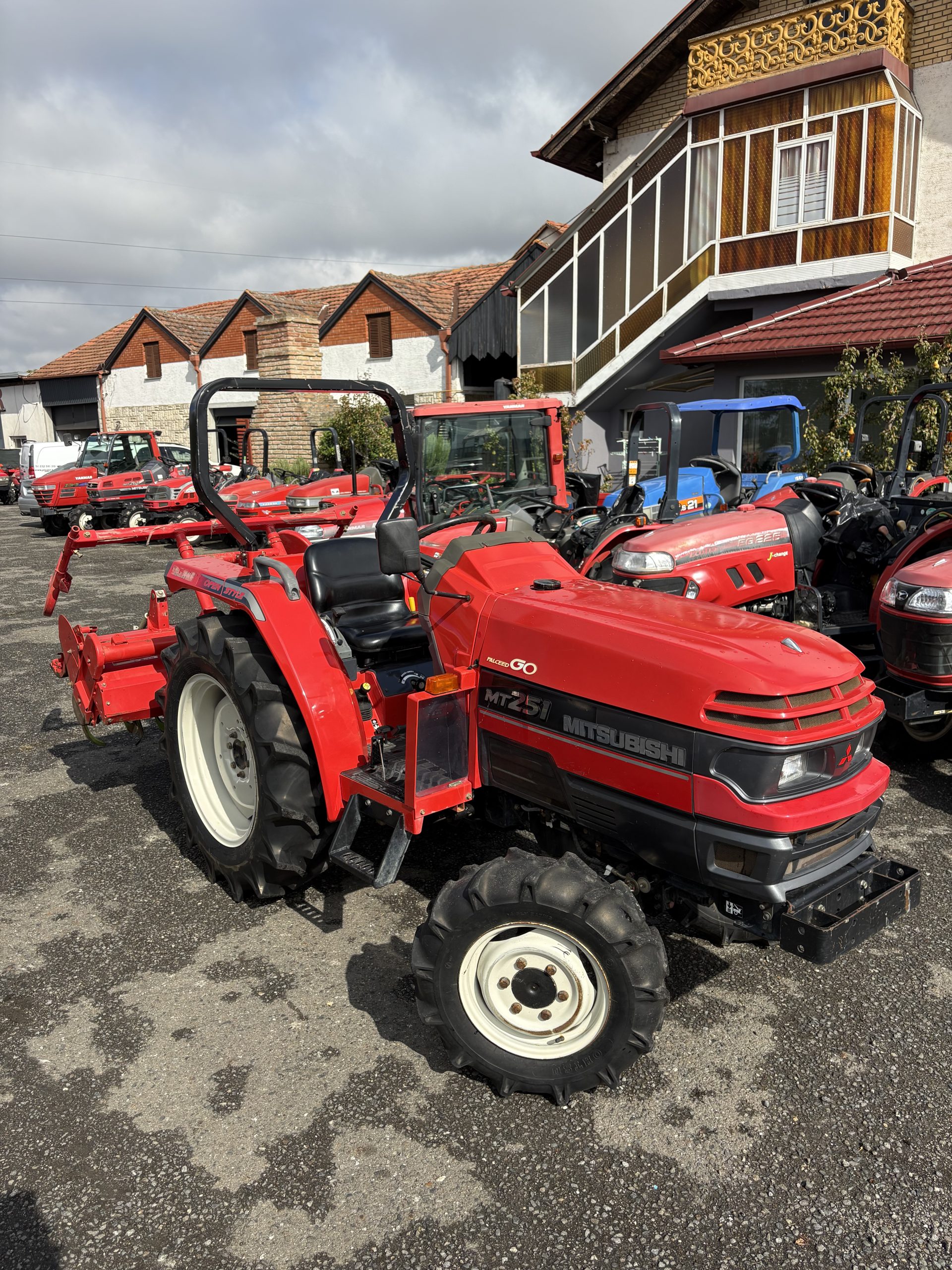 Traktor Mitsubishi Mt-251(179) - Slika 2